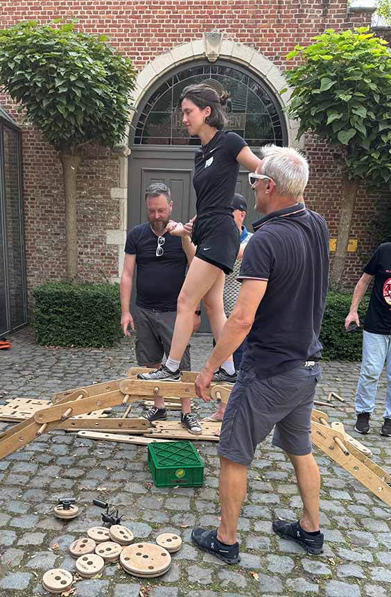 Out of the box teambuilding